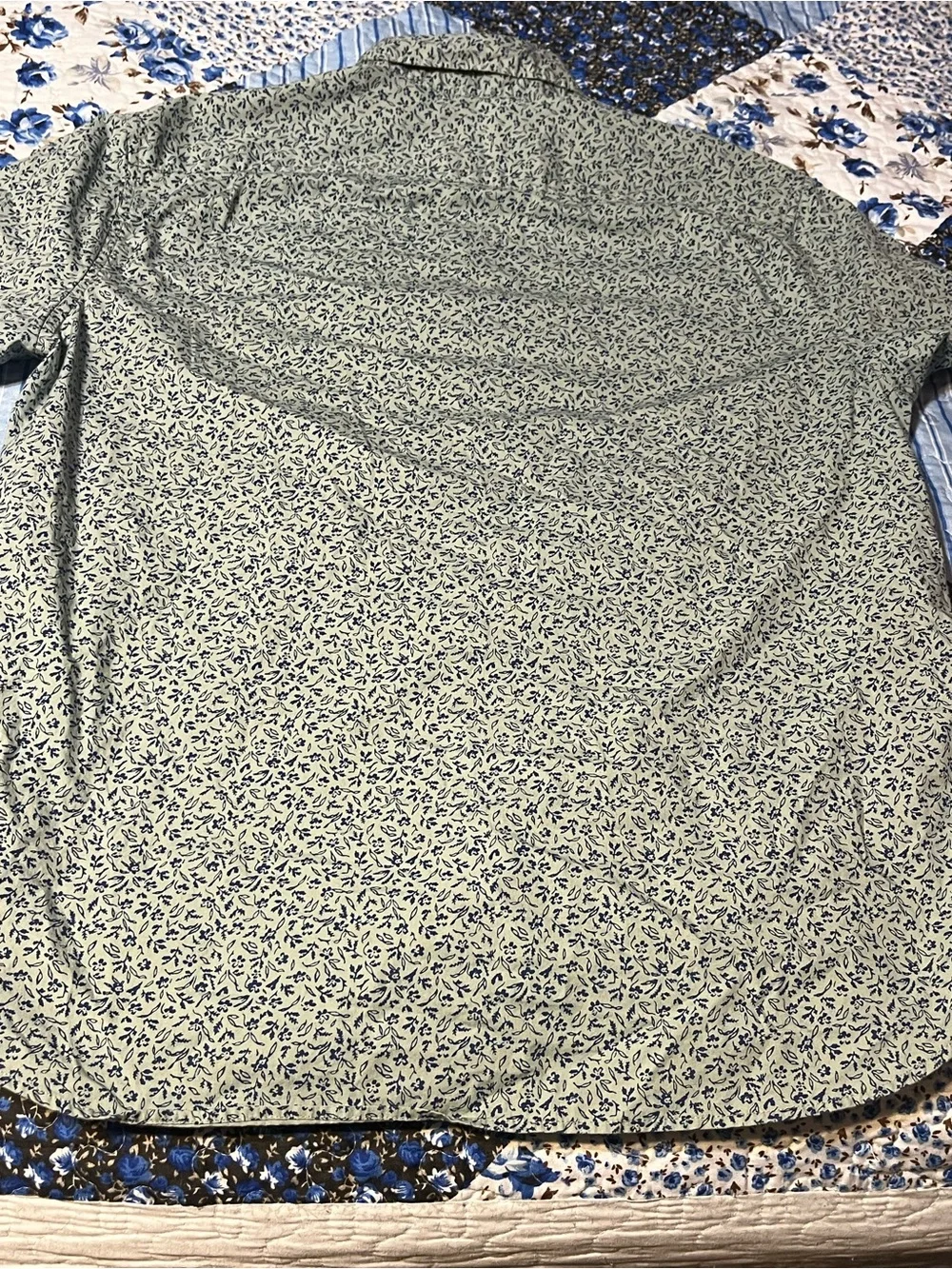 J. Crew Slim Button-Down Shirt in Light Green with Navy Floral Mens Large